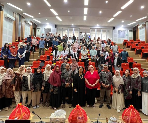 Clinical Hypnosis for Chronic Illnesses: A scoping review of randomized controlled trials. International Journal of Clinical and Experimental Hypnosis, 1–30.